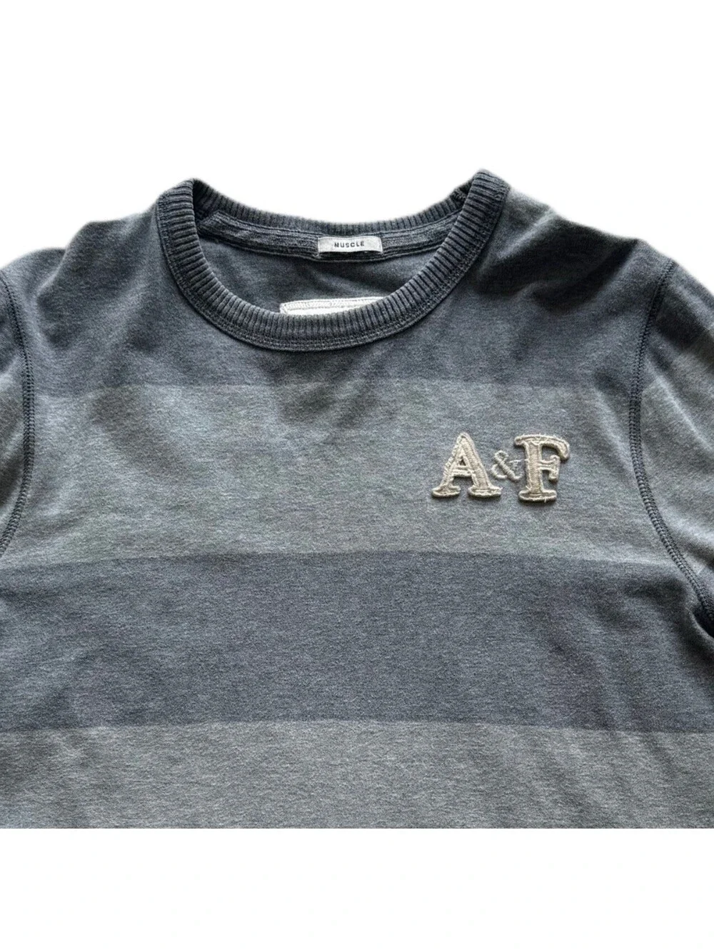 Abercrombie & Fitch Muscle Fit Striped Sweater Crewneck Men’s XL Gray A&F Logo